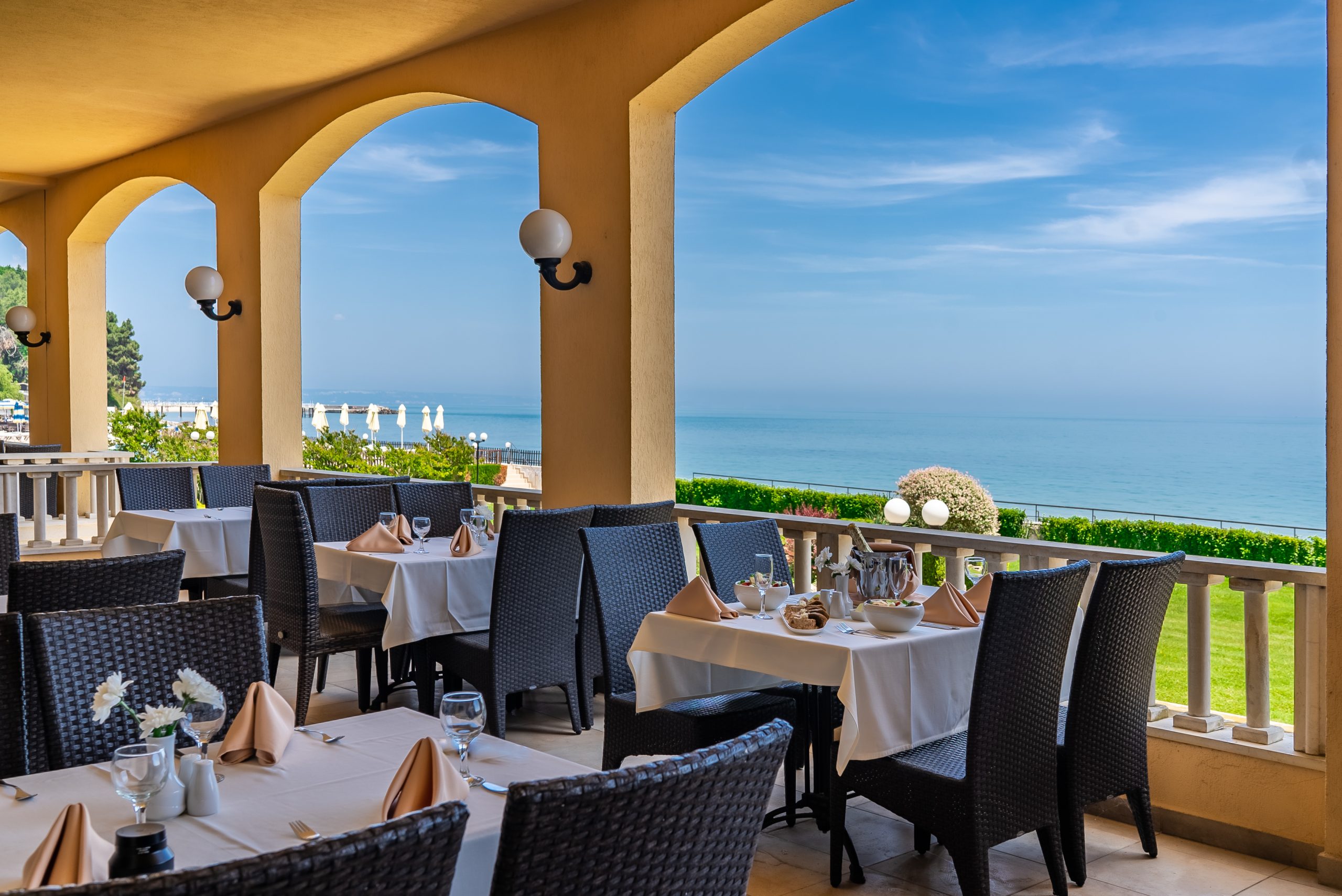 HVD RIVIERA BEACH_RESTAURANT ROMANTIKA