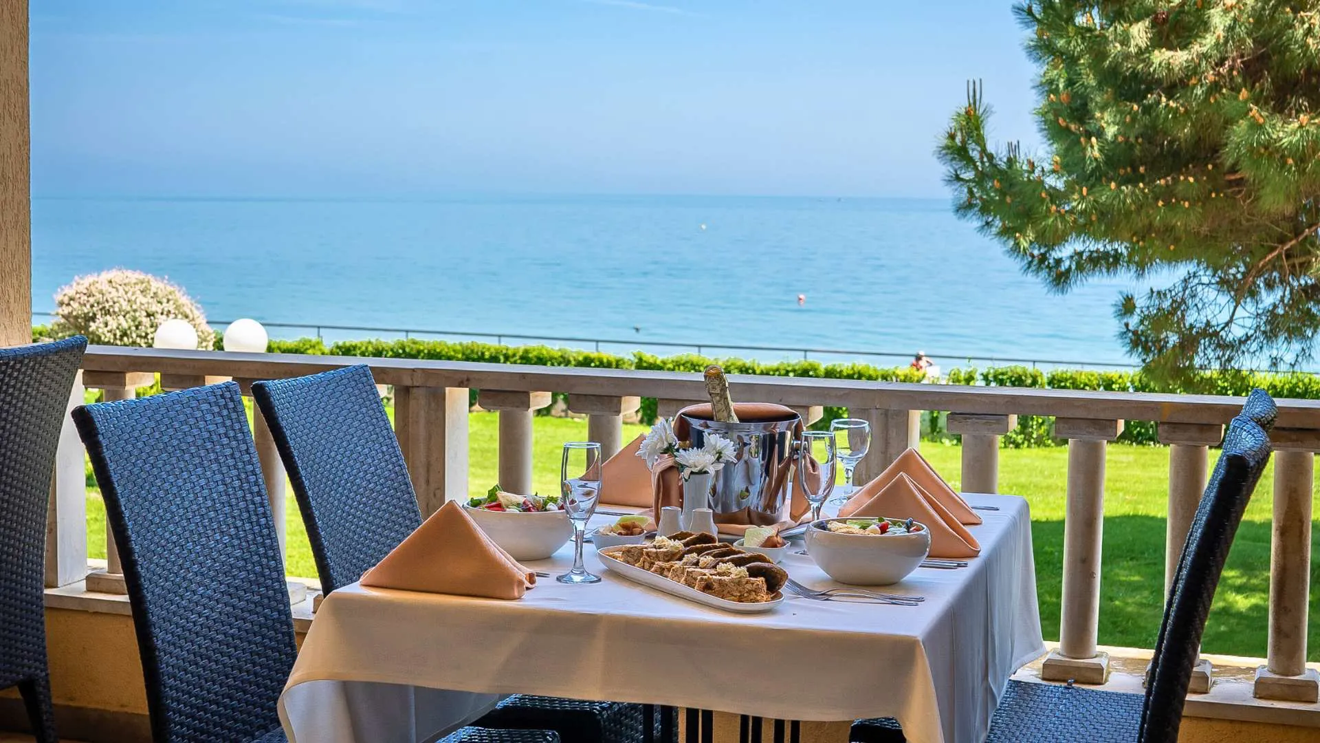 hvd-romantica-sea-view-buffetHERO
